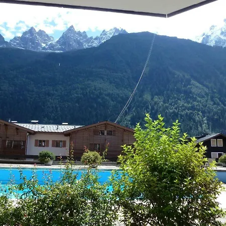 Luxurious With Swimming Pool Amidst The Rhone Alps Appartamento