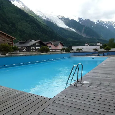 Luxurious With Swimming Pool Amidst The Rhone Alps Appartamento